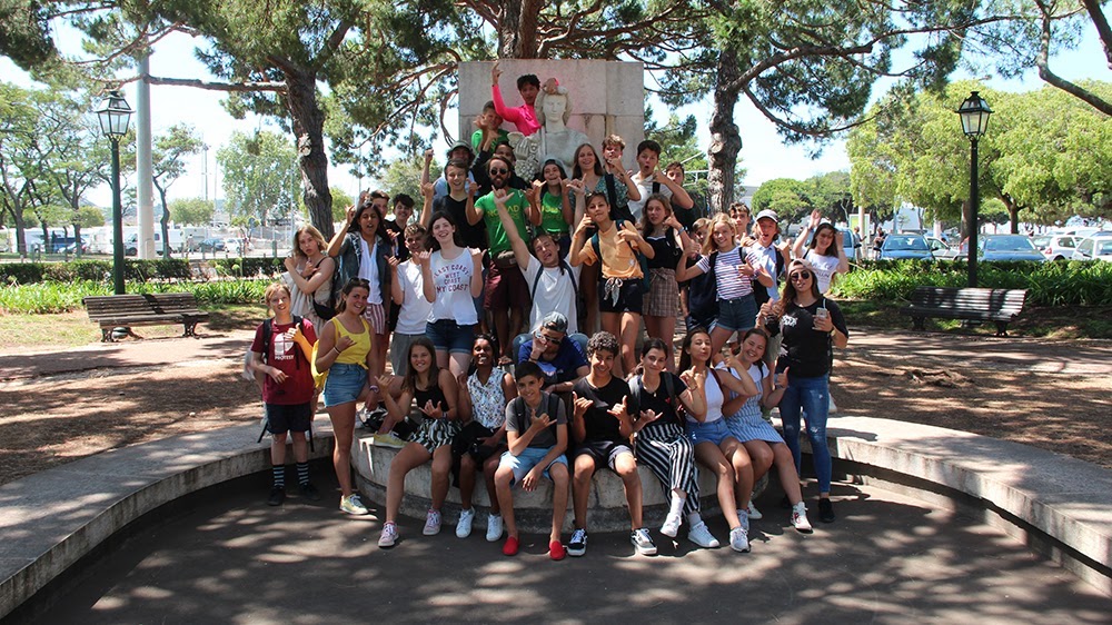 Surf School Teens Camp Lisbon group picture