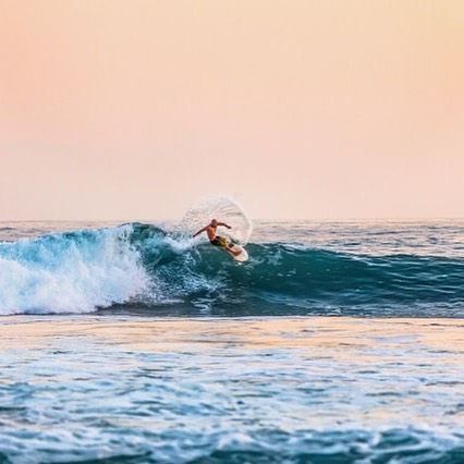 point-break-surf-medewi
