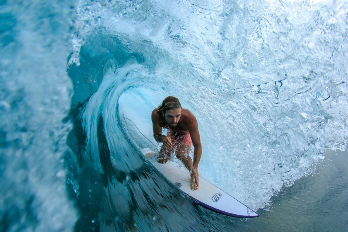 Mentawai surfing