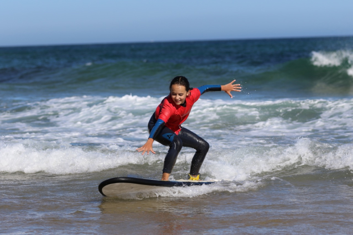 AjoNatura_SurfCamp_Girl_Surfing