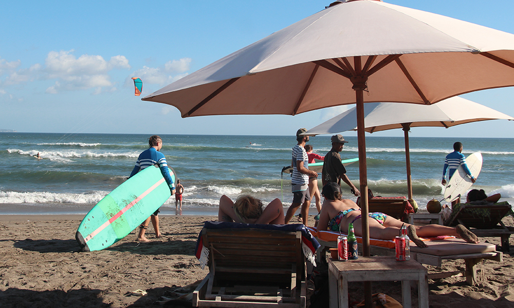 surf-lesson-paddle-out