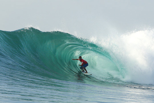 Surfing in Bali - nomadsurfers.com | nomadsurfers.com
