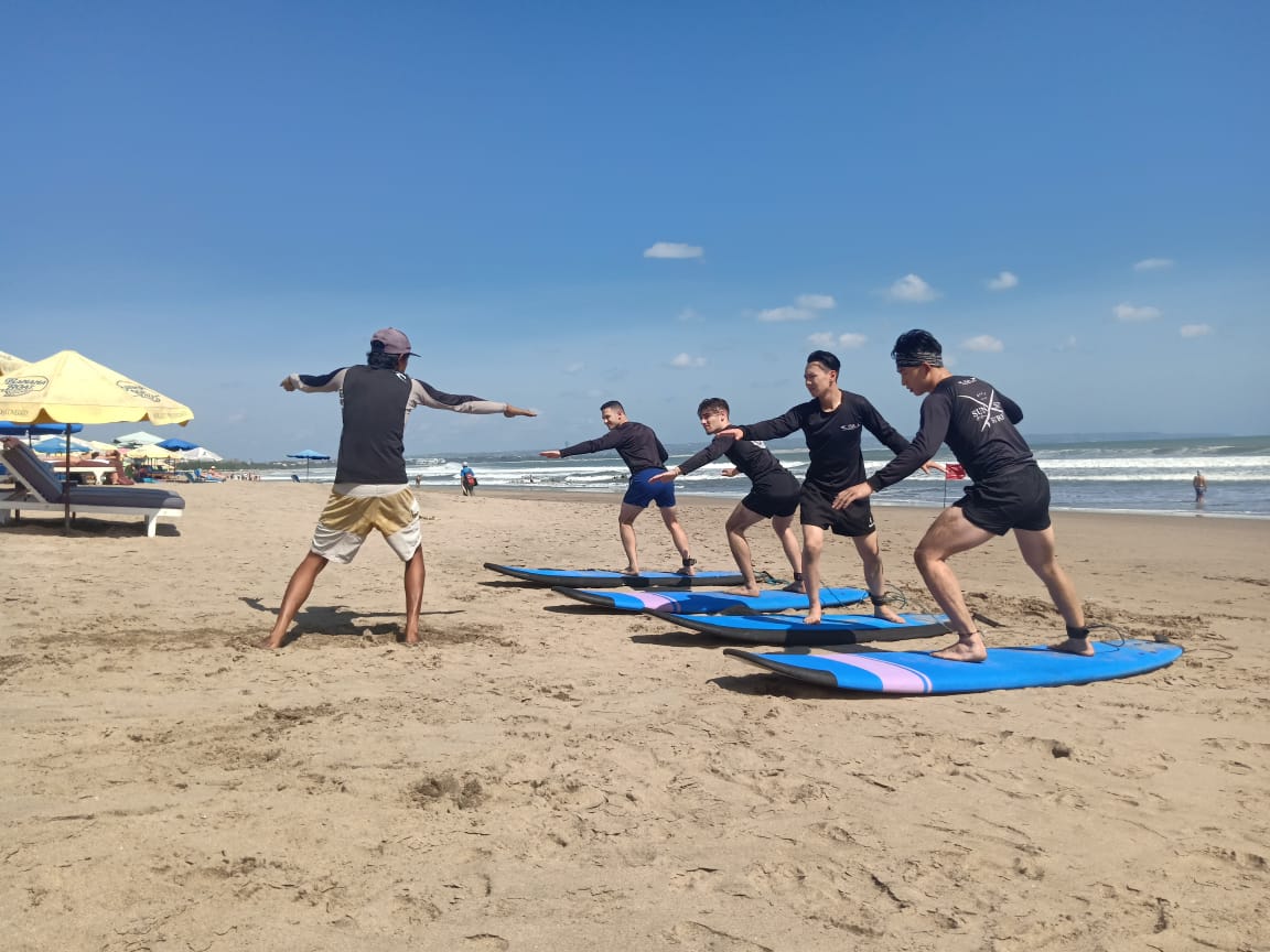 surf training bali digital nomad & surf coaching monthly package retreats for adults surf camp lessons children teen summer young adult best nomad kid canggu beginners uluwatu france moliets portugal algarve lisbon 2
